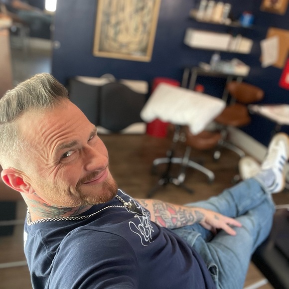 Meet your Posher, Aaron - Picture 2 of 3